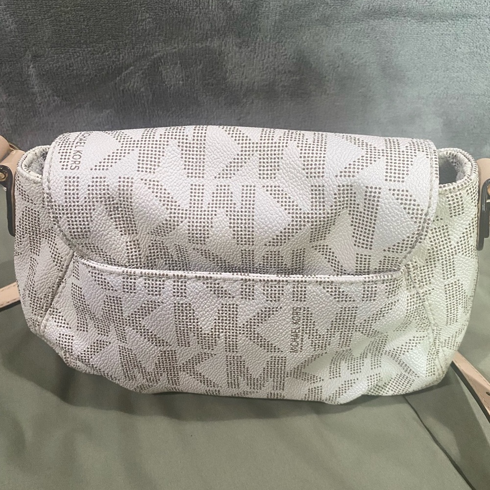 Michael Kors small purse - Picture 8 of 10